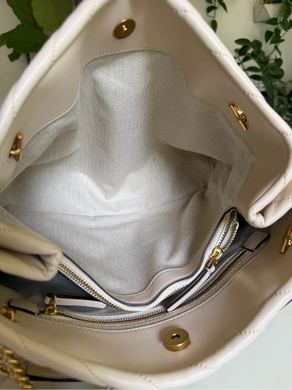 Tory Burch excellent she